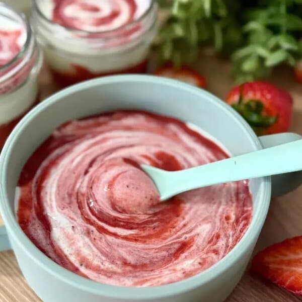Domowy jogurt truskawkowy